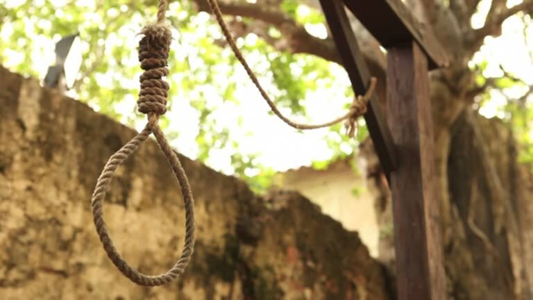 Noose handing from gallows